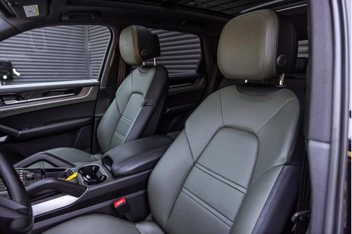 2024 Porsche Cayenne E-Hybrid S
