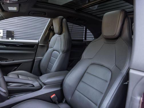 Copper 2025 Porsche Macan Macan Electric 4