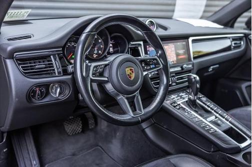 2021 Porsche Macan Base