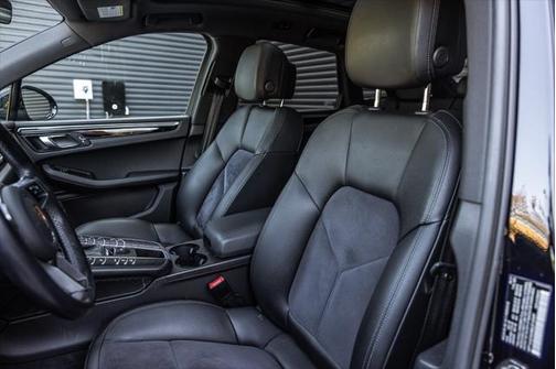 2021 Porsche Macan Base