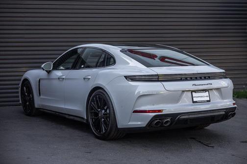 2025 Porsche Panamera GTS