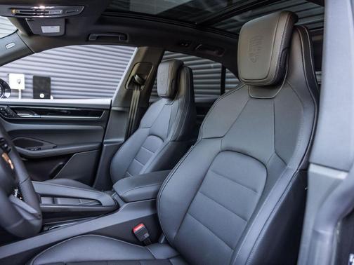 2026 Porsche Macan Macan Electric