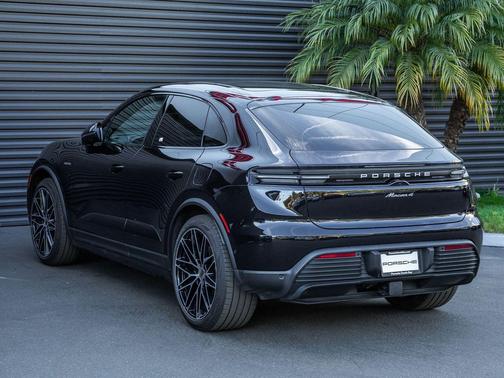 2025 Porsche Macan 4