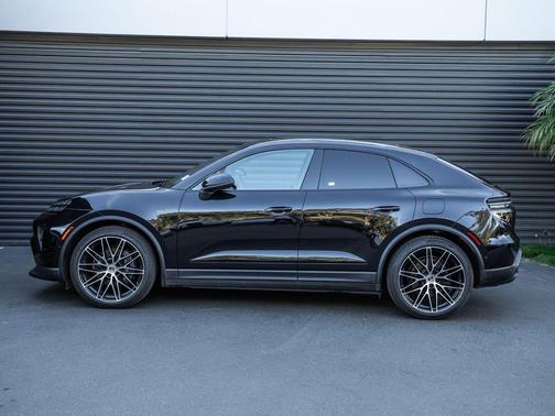 2025 Porsche Macan 4