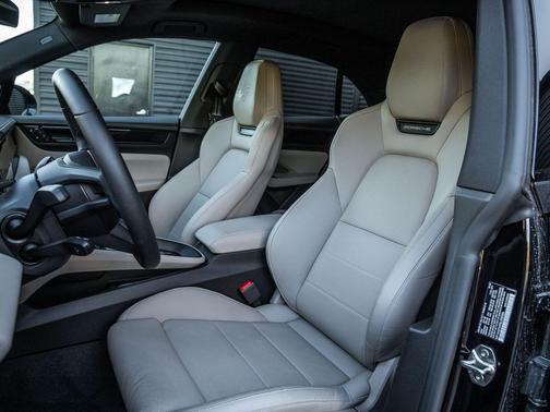 2025 Porsche Macan 4