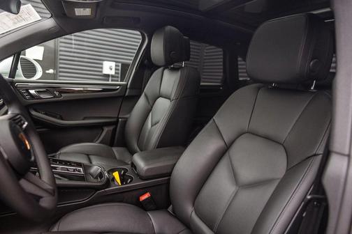 2025 Porsche Macan T