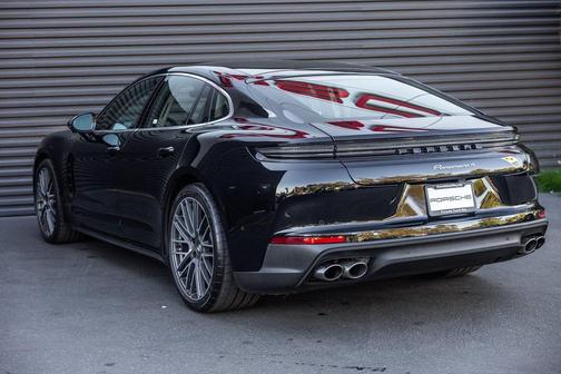 2024 Porsche Panamera 4