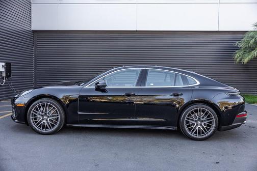 2024 Porsche Panamera 4