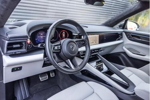 2024 Porsche Macan Turbo