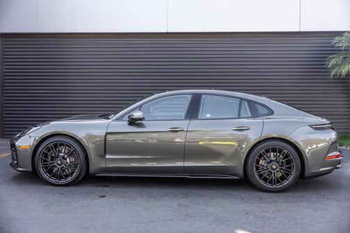 2025 Porsche Panamera GTS