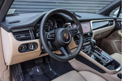 2025 Porsche Macan Base