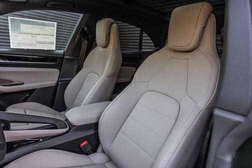 2025 Porsche Macan 4