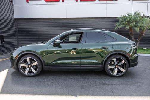 2025 Porsche Macan 4