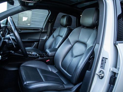 2023 Porsche Macan T