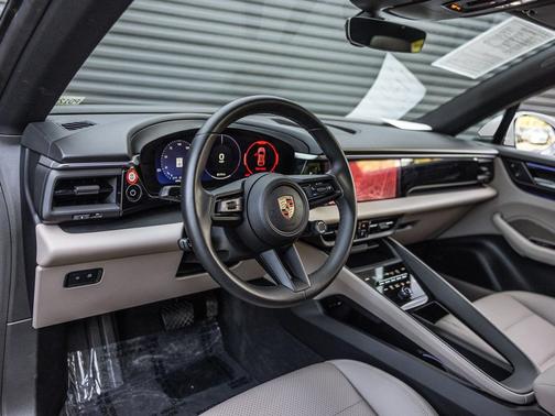 2025 Porsche Macan Electric