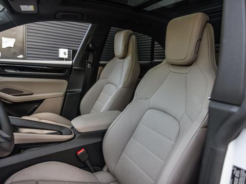 2025 Porsche Macan Electric