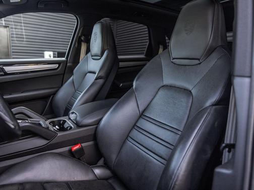 2023 Porsche Cayenne Platinum Edition