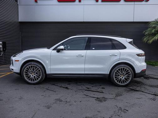 2023 Porsche Cayenne Platinum Edition