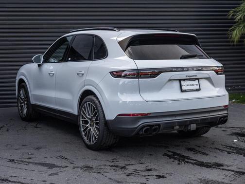 2023 Porsche Cayenne Platinum Edition