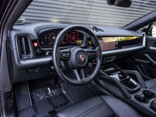 Chromite Black Metallic 2026 Porsche Cayenne Cayenne