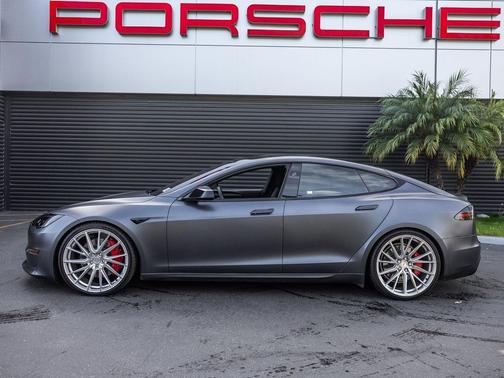 2023 Tesla Model S Plaid