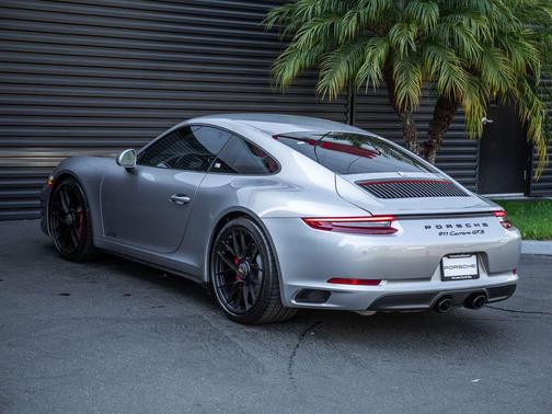 2019 Porsche 911 Carrera GTS
