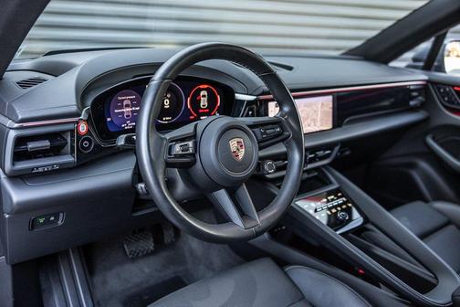 2025 Porsche Macan 4