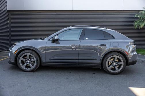 2025 Porsche Macan 4