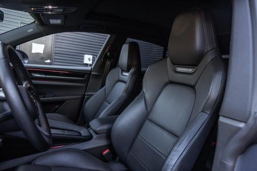 2025 Porsche Macan 4