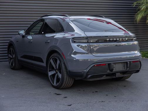2025 Porsche Macan 4