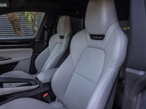 2025 Porsche Macan 4