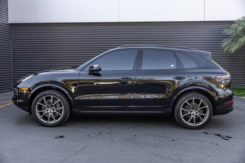 2023 Porsche Cayenne Platinum Edition