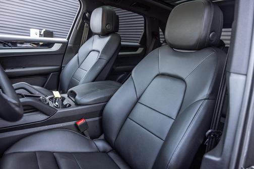 2025 Porsche Cayenne Base