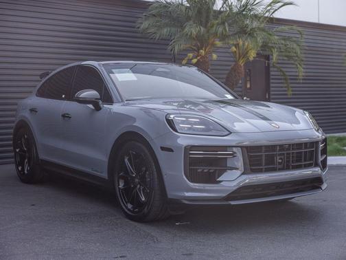 Arctic Grey 2026 Porsche Cayenne Turbo GT