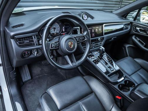 Chalk 2023 Porsche Macan Macan S