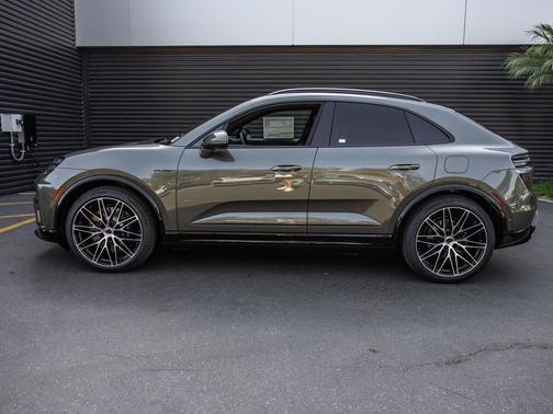 Green 2026 Porsche Macan Macan Electric Turbo