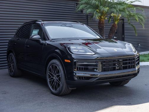 Chromite Black Metallic 2026 Porsche Cayenne Cayenne
