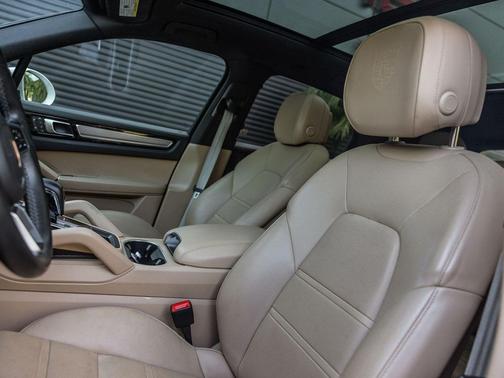 2023 Porsche Cayenne Platinum Edition