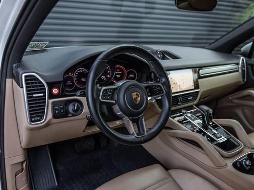 2023 Porsche Cayenne Platinum Edition