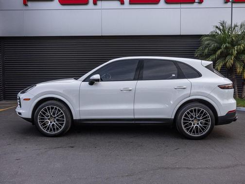 2023 Porsche Cayenne Platinum Edition