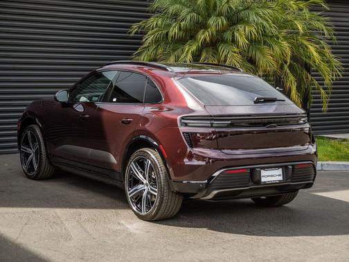 Copper 2025 Porsche Macan Macan Electric Turbo