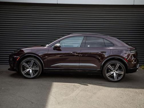 Copper 2025 Porsche Macan Macan Electric Turbo