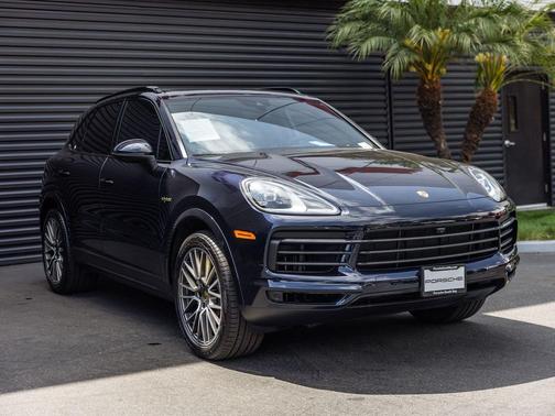 Moonlight Blue 2023 Porsche Cayenne Cayenne E-Hybrid Platinum Edition
