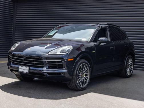 Moonlight Blue 2023 Porsche Cayenne Cayenne E-Hybrid Platinum Edition