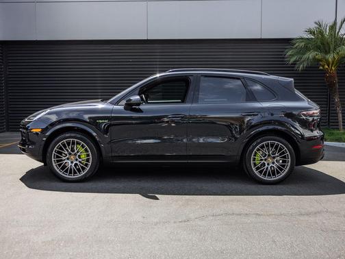 Moonlight Blue 2023 Porsche Cayenne Cayenne E-Hybrid Platinum Edition