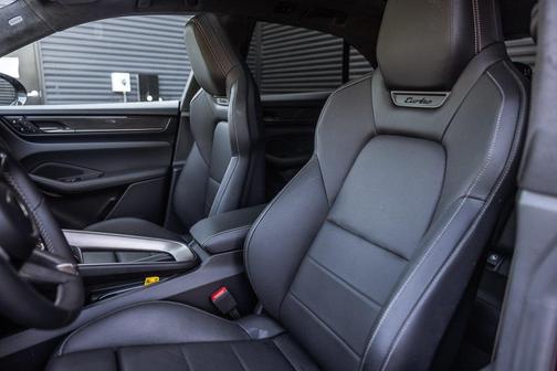 2024 Porsche Macan Turbo