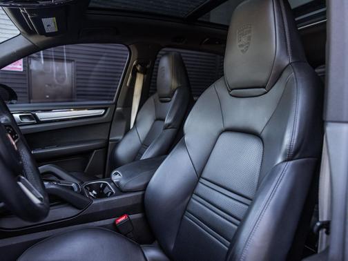Black 2023 Porsche Cayenne Cayenne E-Hybrid Platinum Edition
