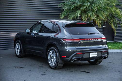 2025 Porsche Macan 