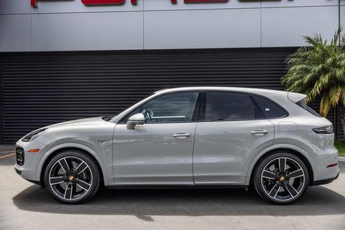2023 Porsche Cayenne Turbo S