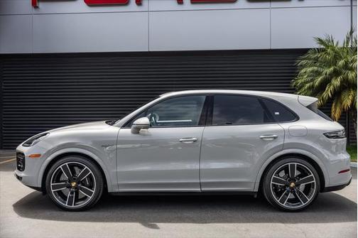 2023 Porsche Cayenne E-Hybrid S